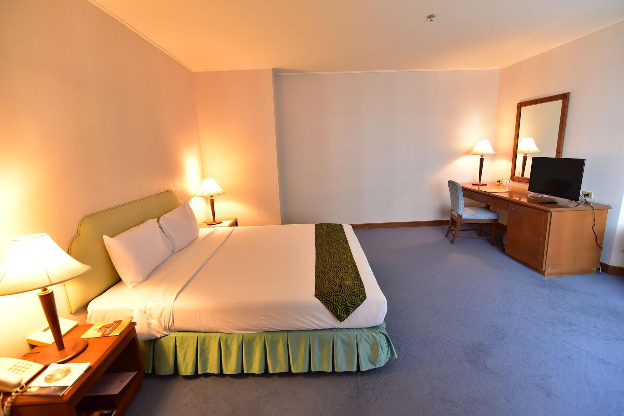 Thumrin Thana Hotel Trang Exteriör bild