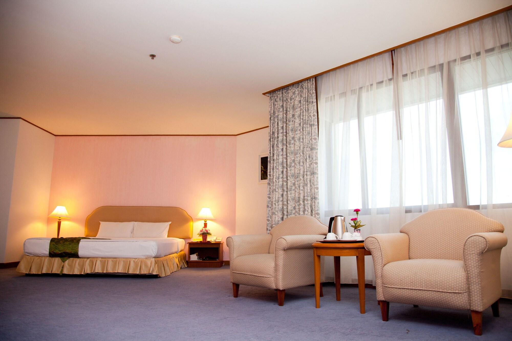 Thumrin Thana Hotel Trang Exteriör bild