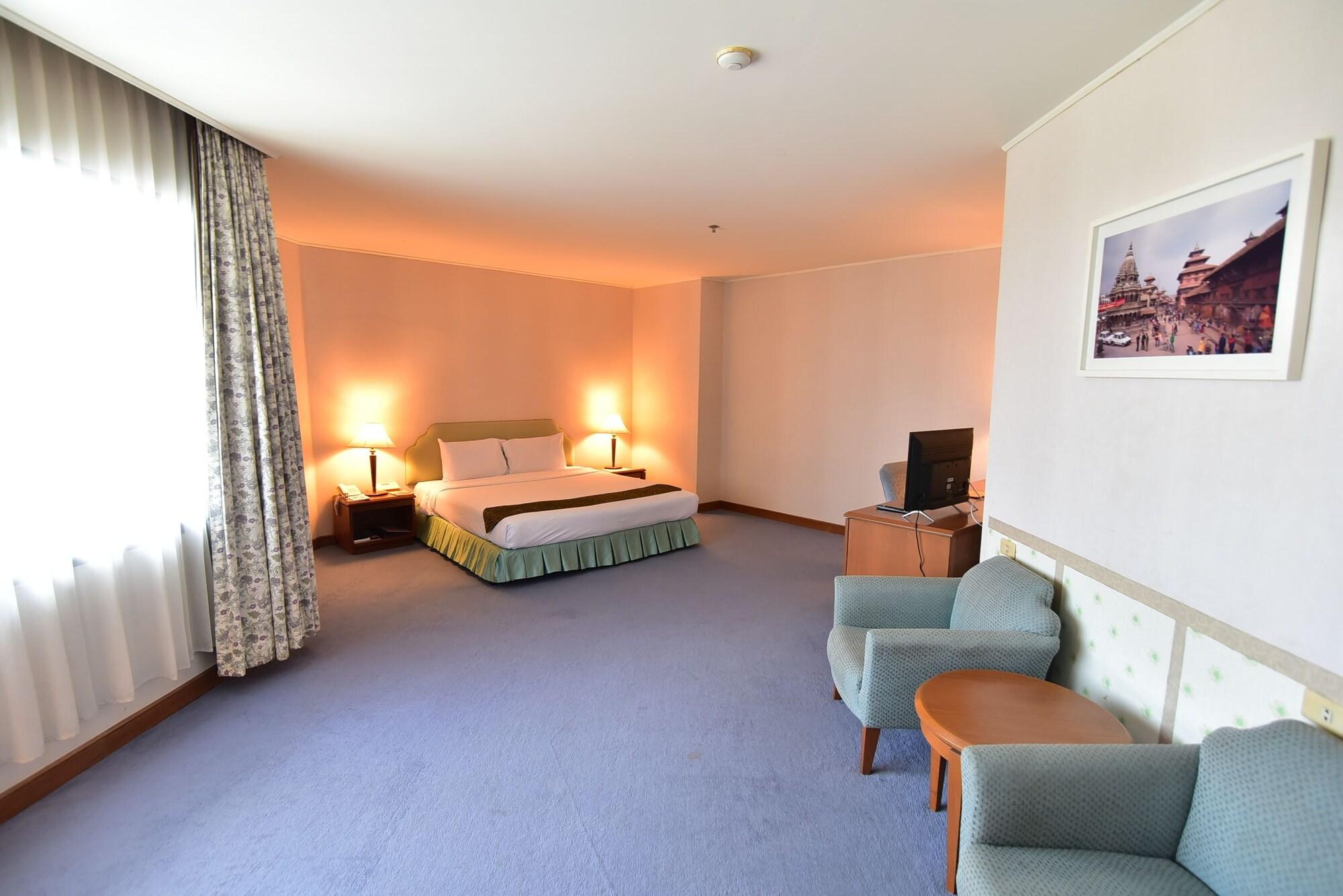 Thumrin Thana Hotel Trang Exteriör bild