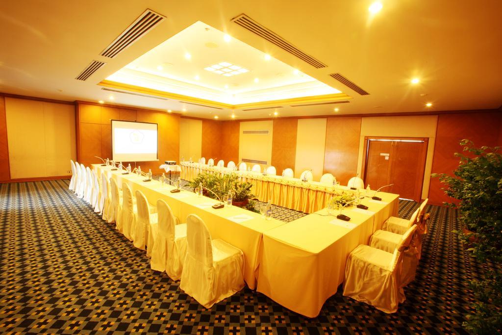 Thumrin Thana Hotel Trang Exteriör bild