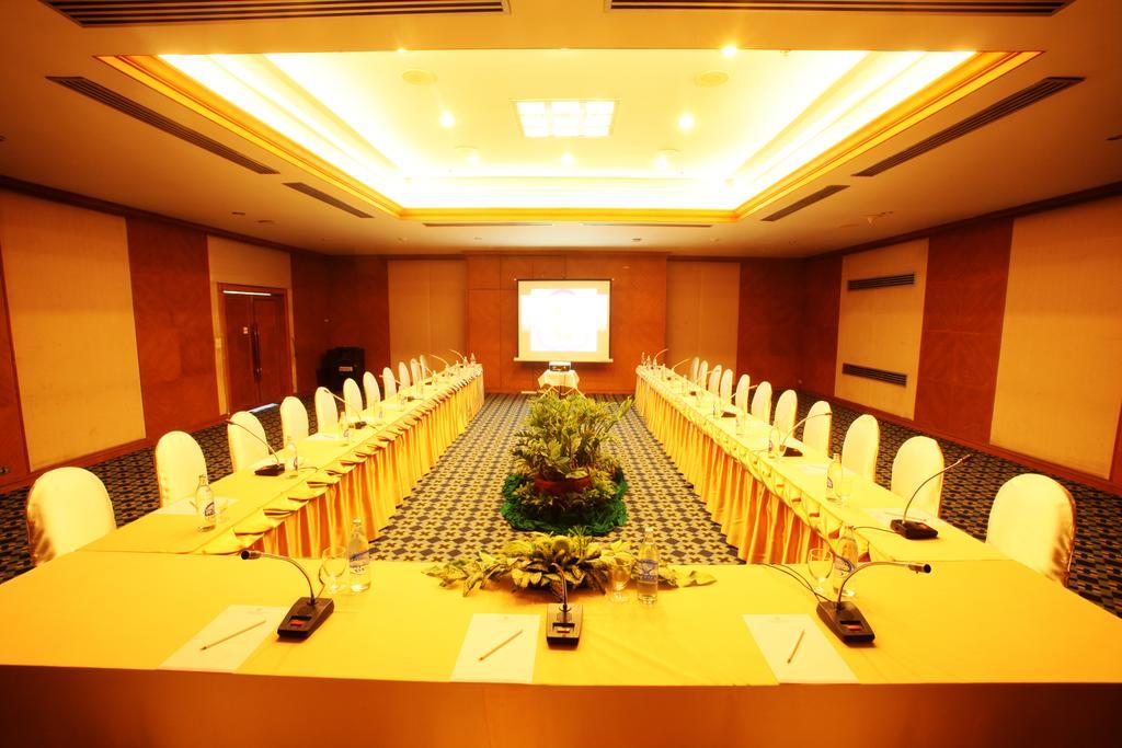 Thumrin Thana Hotel Trang Exteriör bild