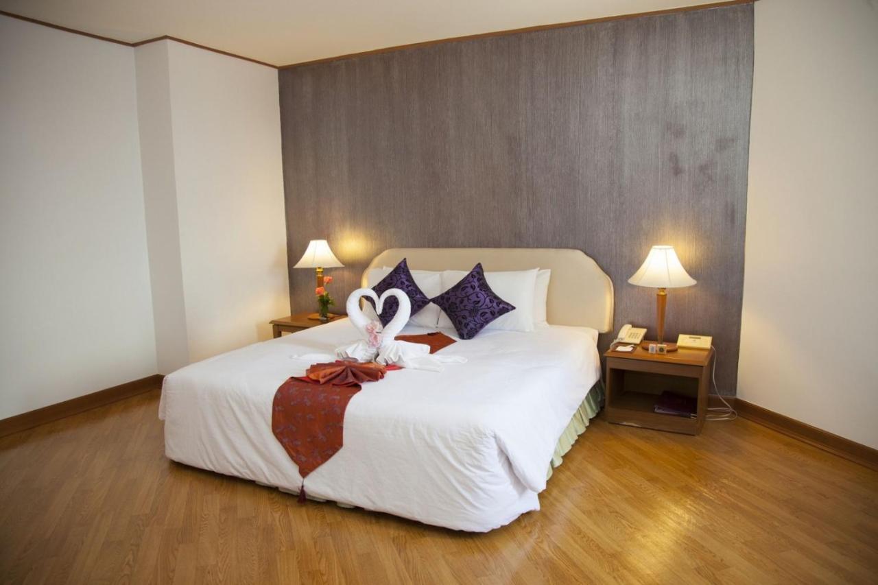 Thumrin Thana Hotel Trang Exteriör bild